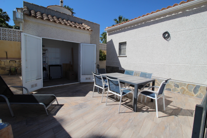 Chalet independiente con piscina privada en Ciudad de las Comunicaciones
