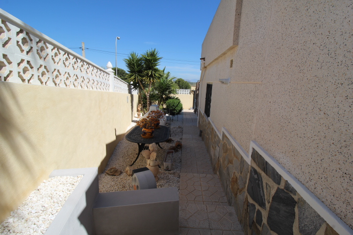 Chalet independiente con piscina privada en Ciudad de las Comunicaciones