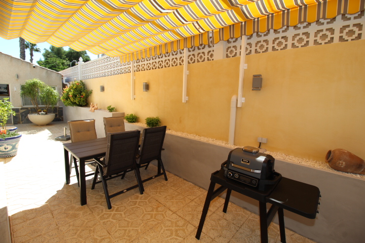 Chalet independiente con piscina privada en Ciudad de las Comunicaciones