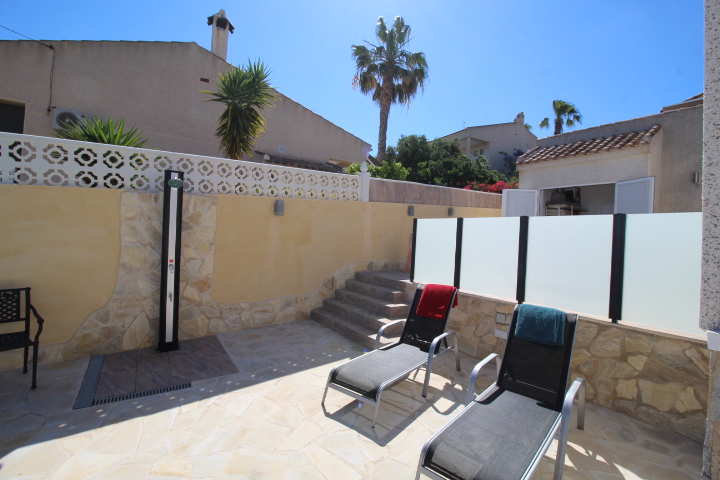 Chalet independiente con piscina privada en Ciudad de las Comunicaciones