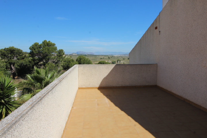 Chalet independiente con piscina privada en Ciudad de las Comunicaciones
