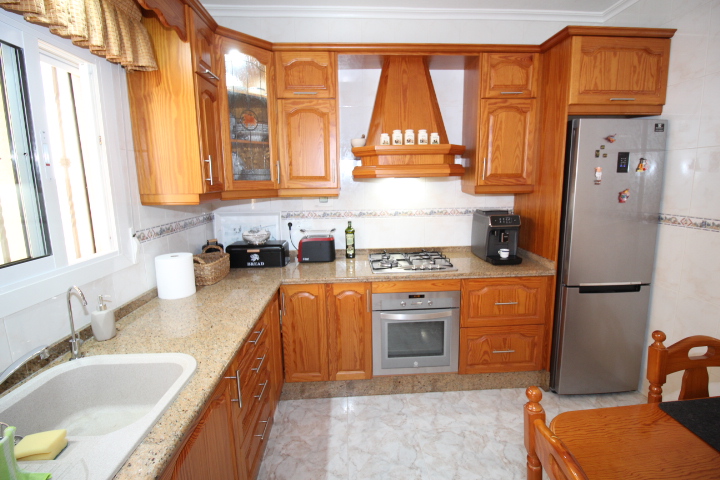 Chalet independiente con piscina privada en Ciudad de las Comunicaciones