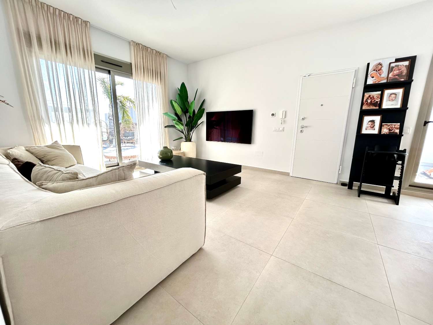 Villa de 4 dormitorios en venta en San Miguel de Salinas