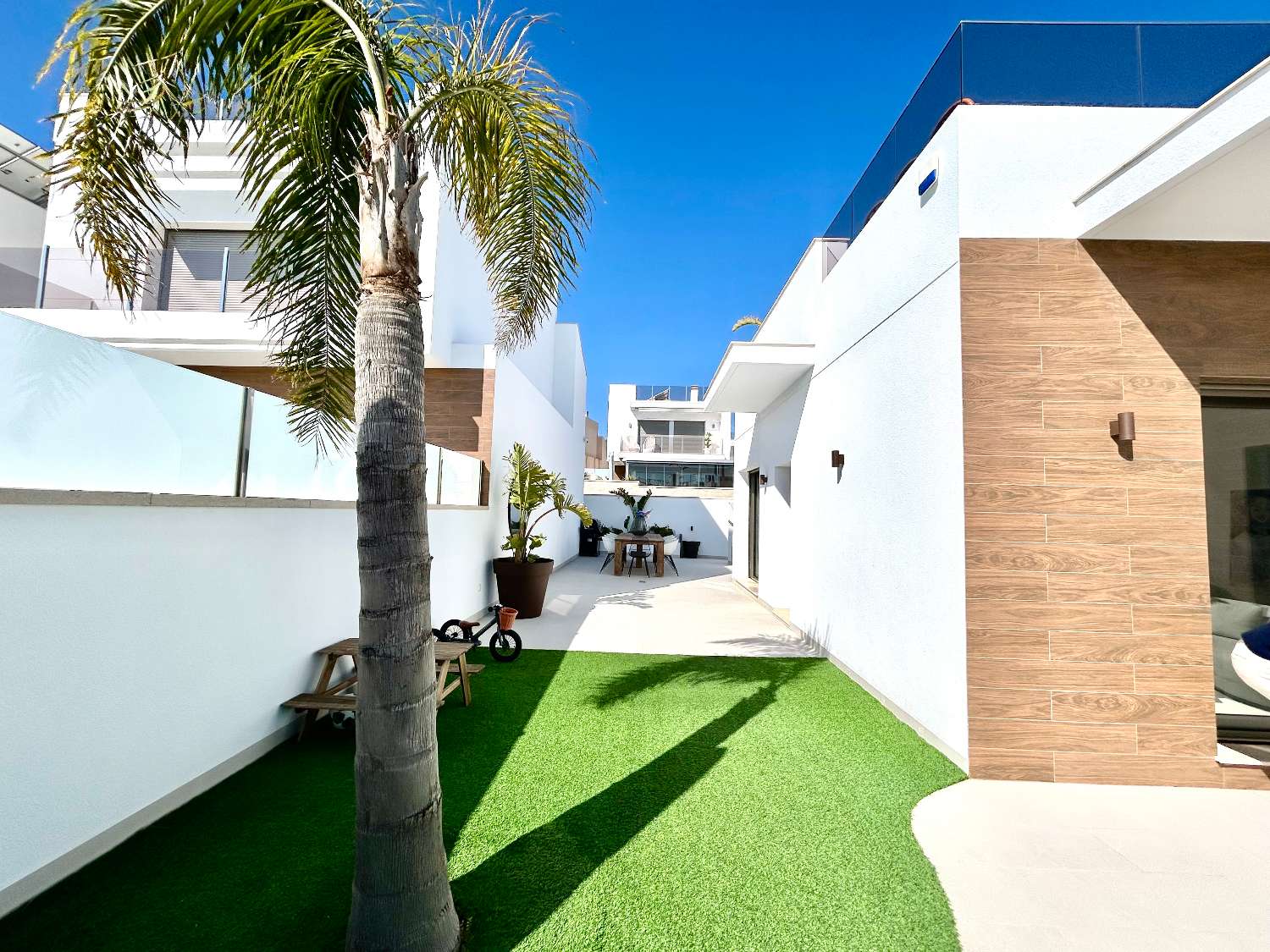 Villa de 4 dormitorios en venta en San Miguel de Salinas