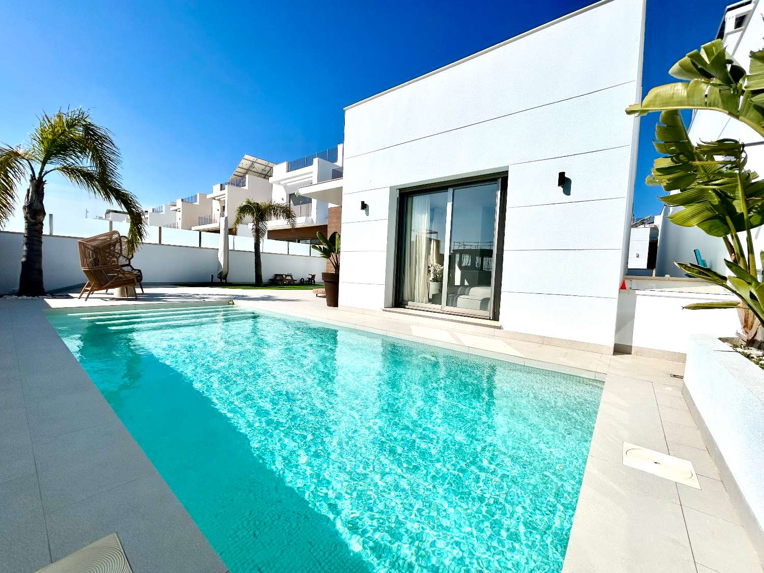 Villa de 4 dormitorios en venta en San Miguel de Salinas