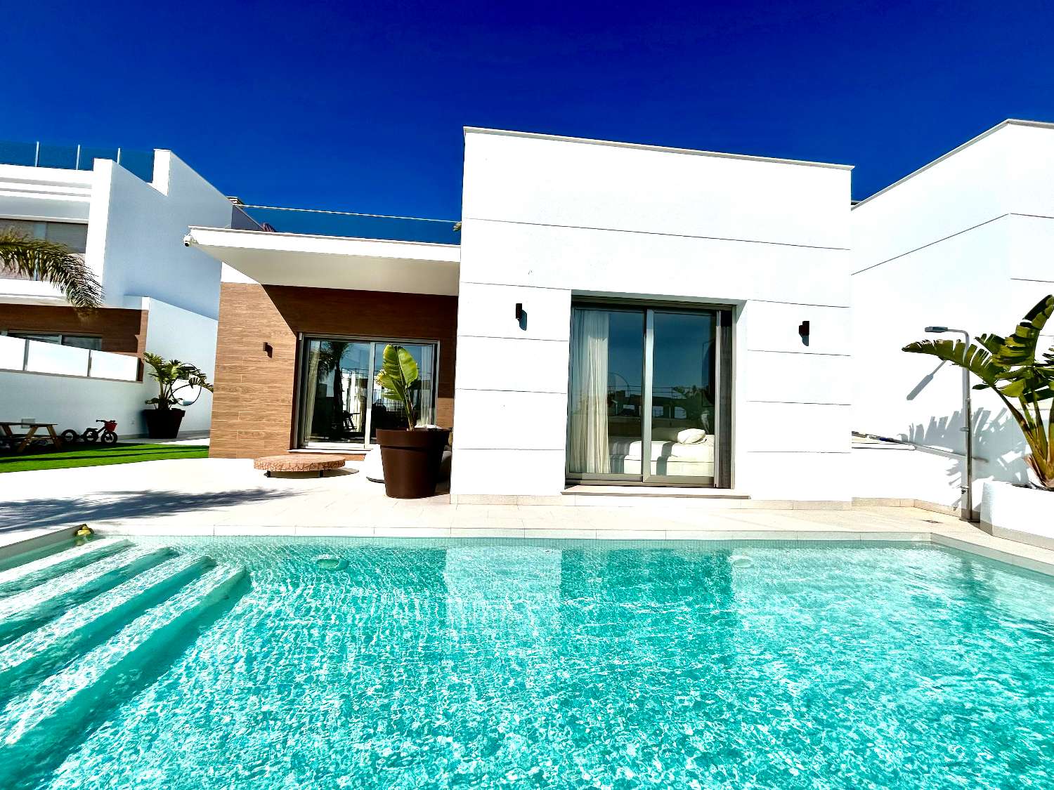 Villa de 4 dormitorios en venta en San Miguel de Salinas