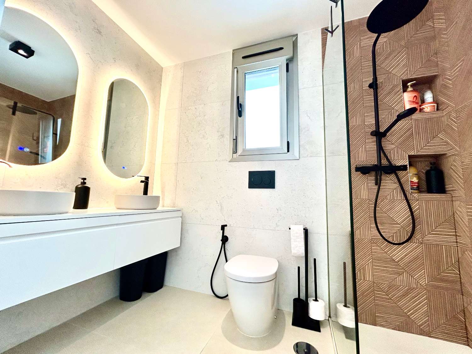 Villa de 4 dormitorios en venta en San Miguel de Salinas