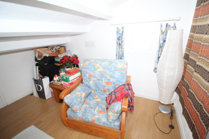 Chalet independiente en Villamartin-El Presidente con piscina privada, apartamento independiente y aparcamiento privado.