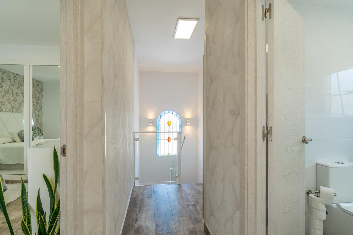 Villa independiente reformada con apartamento independiente y piscina privada en Villamartín