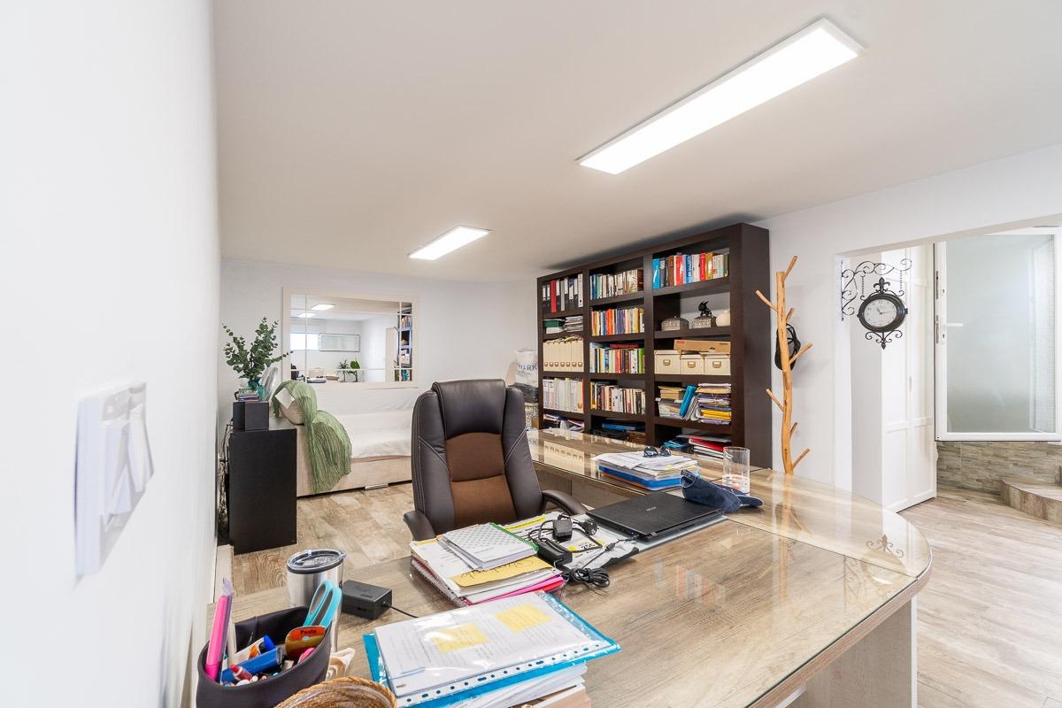 Villa independiente reformada con apartamento independiente y piscina privada en Villamartín