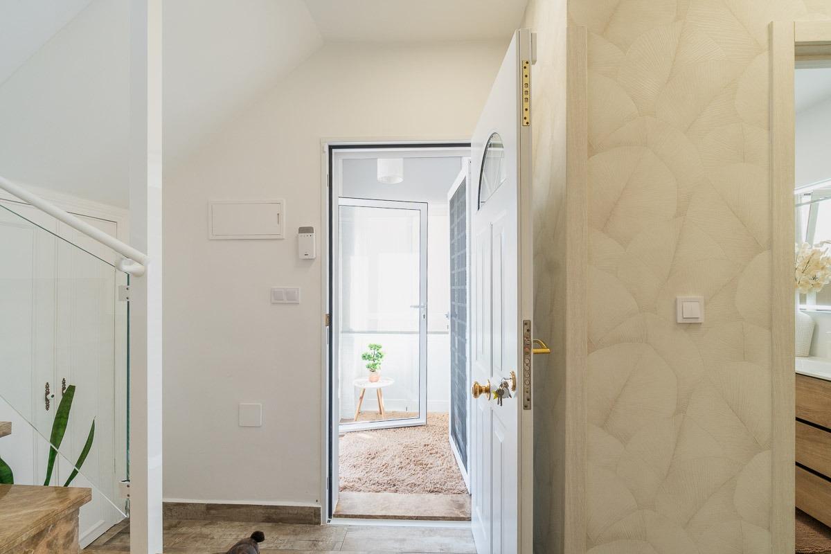 Villa independiente reformada con apartamento independiente y piscina privada en Villamartín