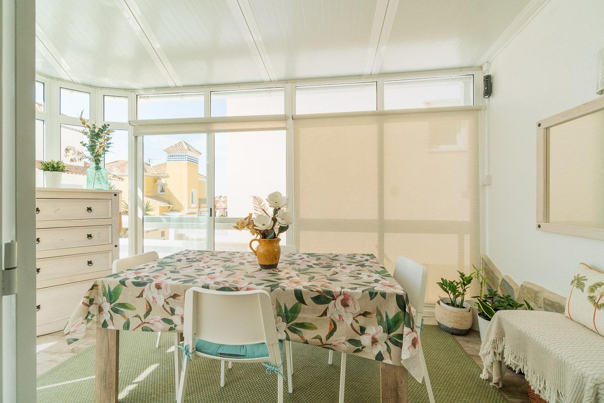 Villa independiente reformada con apartamento independiente y piscina privada en Villamartín
