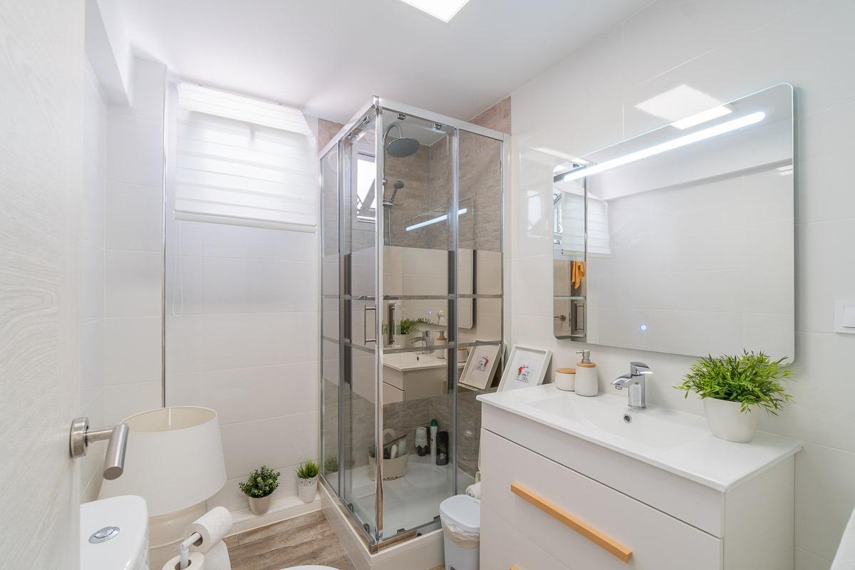 Villa independiente reformada con apartamento independiente y piscina privada en Villamartín