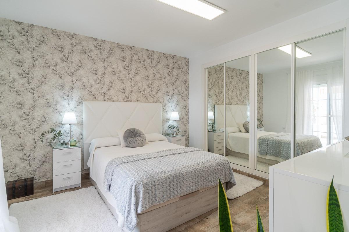 Villa independiente reformada con apartamento independiente y piscina privada en Villamartín
