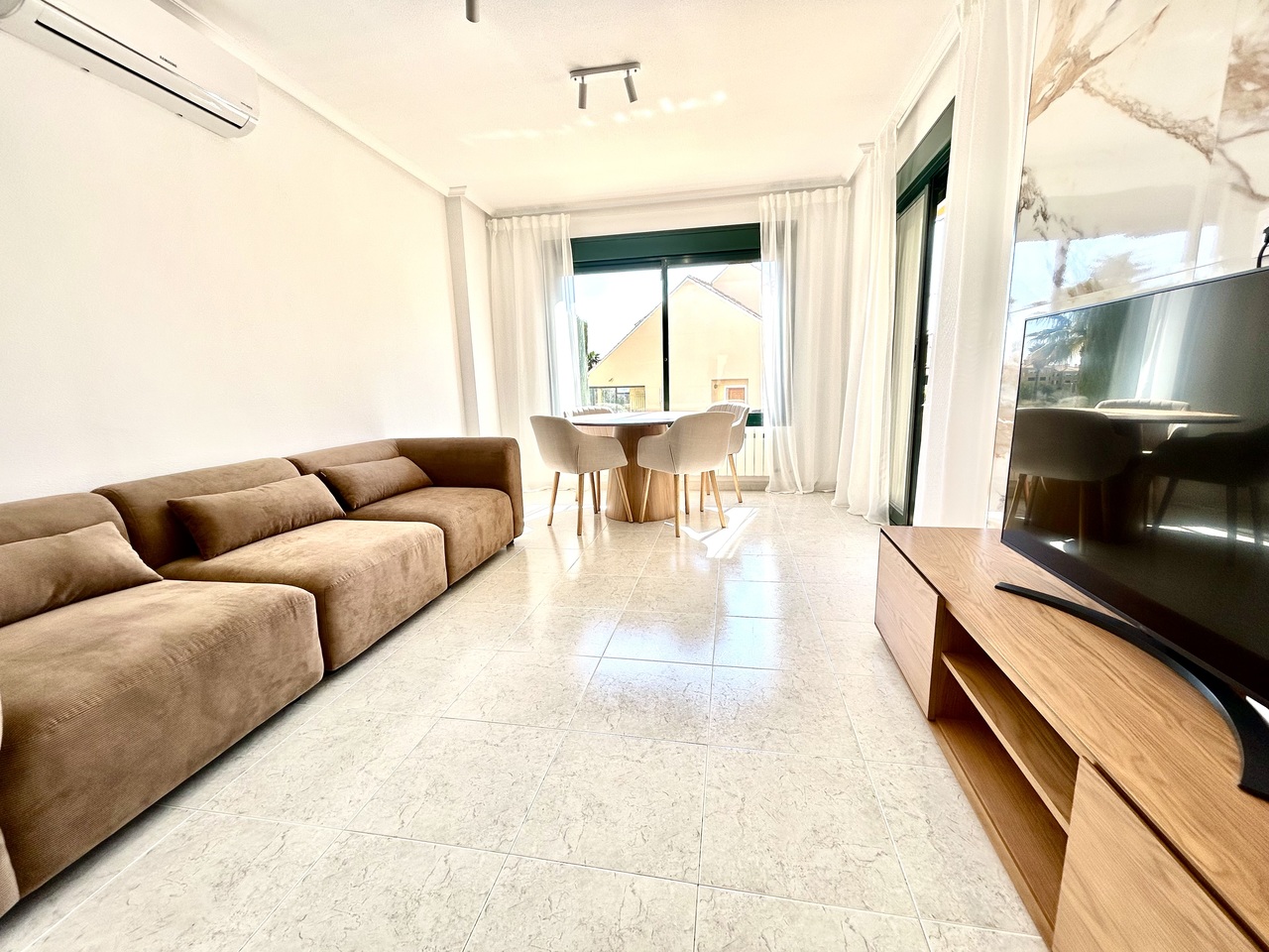 Piso de 2 dormitorios en venta en Villamartín