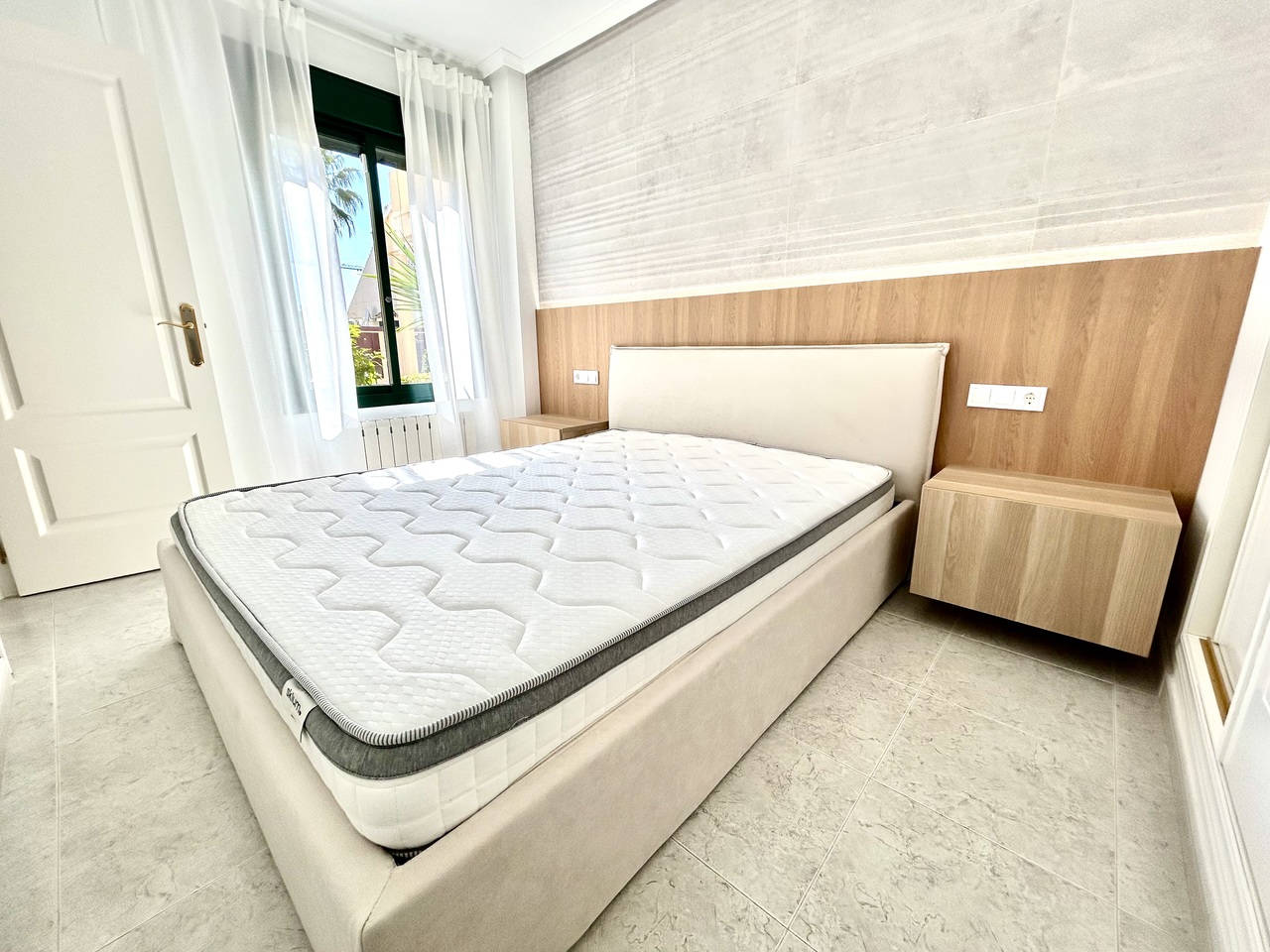 Piso de 2 dormitorios en venta en Villamartín