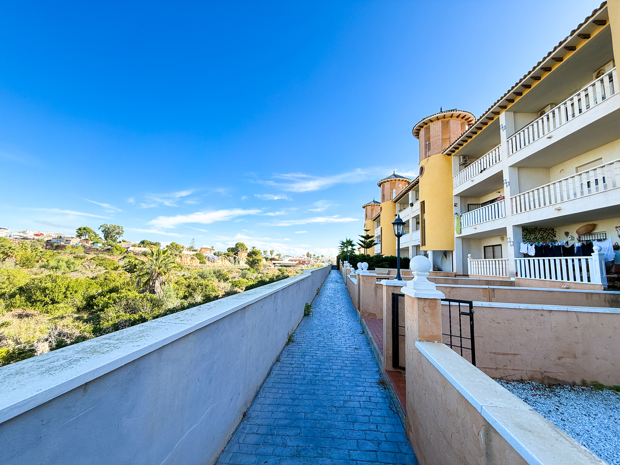 Piso de 2 dormitorios en venta en Cabo Roig