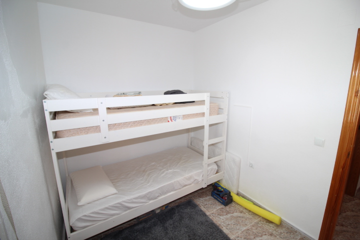 Bungalow en planta alta en Residencial Lomas de Cabo Roig con piscina y jardines comunitarios