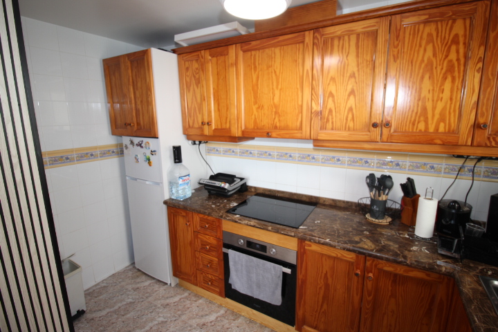 Bungalow en planta alta en Residencial Lomas de Cabo Roig con piscina y jardines comunitarios