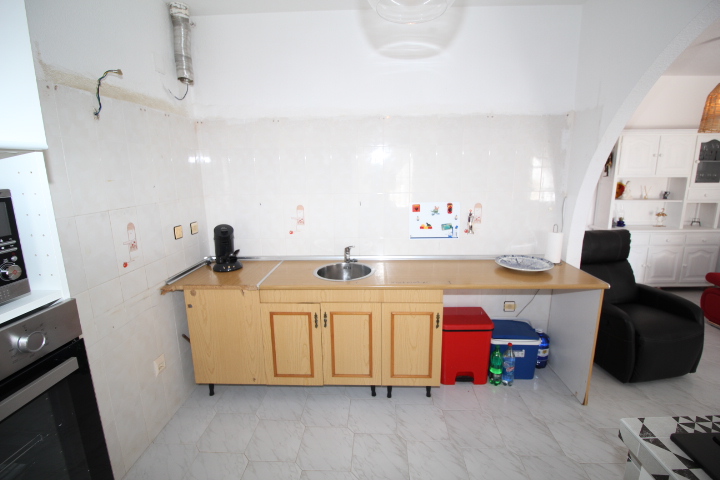Bungalow con tres habitaciones y dos baños a reformar en Las Filipinas - Villamartin