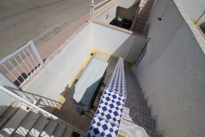 Bungalow con tres habitaciones y dos baños a reformar en Las Filipinas - Villamartin