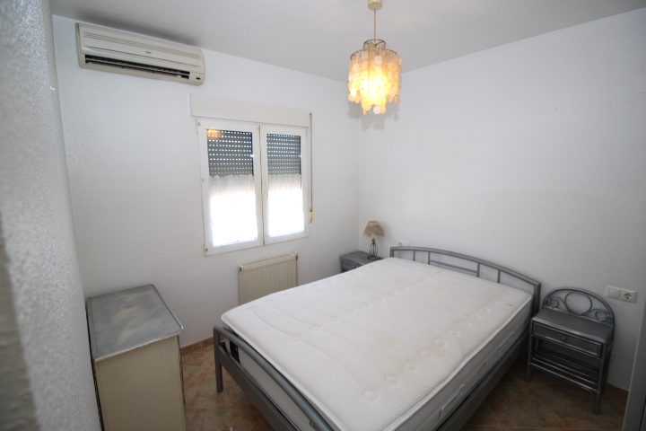 Chalet independiente con gran parcela y piscina privada en Las Filipinas – Villamartín