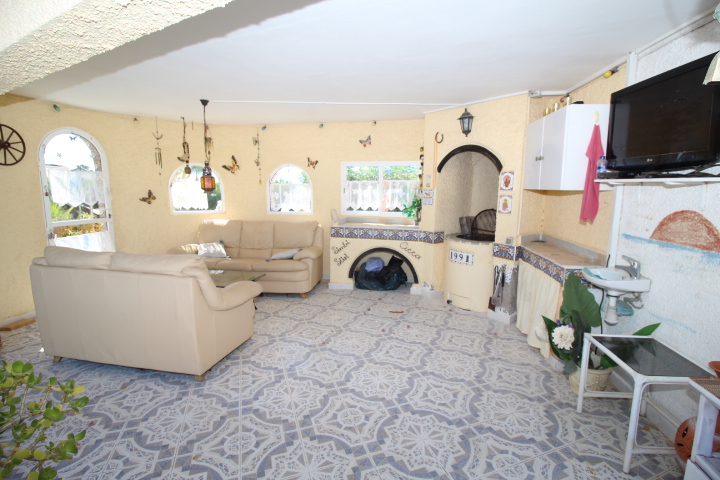 Chalet independiente con gran parcela y piscina privada en Las Filipinas – Villamartín