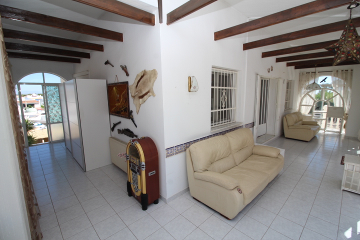 Chalet independiente con gran parcela y piscina privada en Las Filipinas – Villamartín