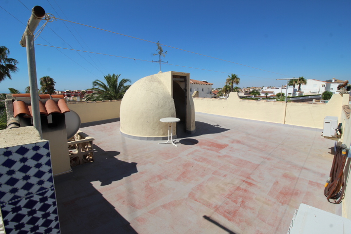 Chalet independiente con gran parcela y piscina privada en Las Filipinas – Villamartín