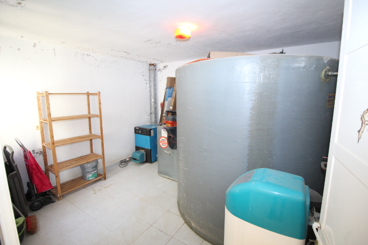 Chalet independiente con gran parcela y piscina privada en Las Filipinas – Villamartín