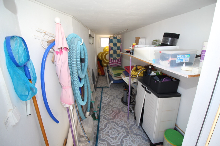 Chalet independiente con gran parcela y piscina privada en Las Filipinas – Villamartín