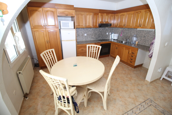 Chalet independiente con gran parcela y piscina privada en Las Filipinas – Villamartín