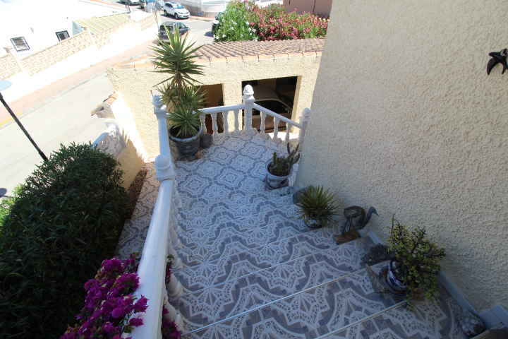 Chalet independiente con gran parcela y piscina privada en Las Filipinas – Villamartín
