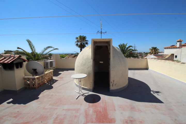 Chalet independiente con gran parcela y piscina privada en Las Filipinas – Villamartín