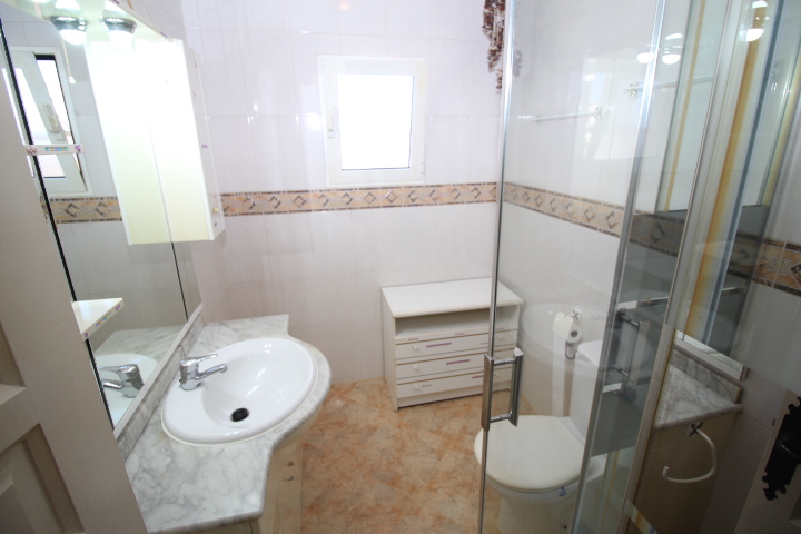 Chalet independiente con gran parcela y piscina privada en Las Filipinas – Villamartín