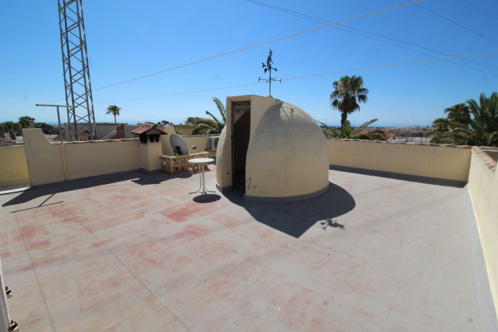 Chalet independiente con gran parcela y piscina privada en Las Filipinas – Villamartín