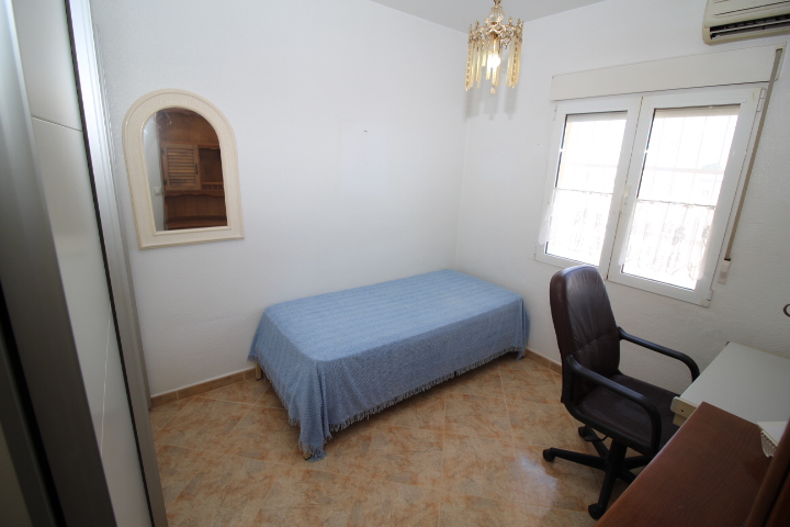 Chalet independiente con gran parcela y piscina privada en Las Filipinas – Villamartín
