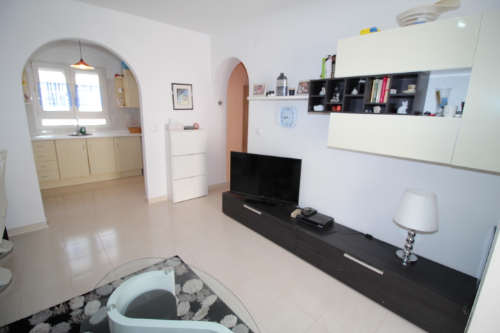 Bungalow bajo en Urbanización Blue Hill – Las Filipinas, Villamartín