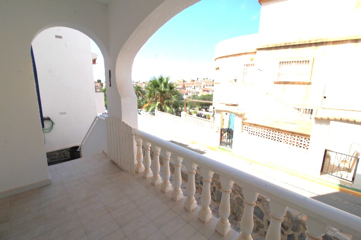 Bungalow bajo en Urbanización Blue Hill – Las Filipinas, Villamartín