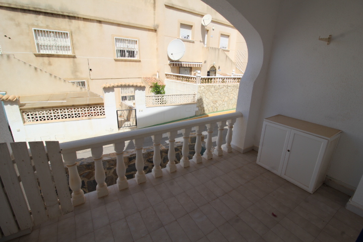 Bungalow bajo en Urbanización Blue Hill – Las Filipinas, Villamartín