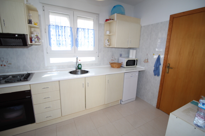 Bungalow bajo en Urbanización Blue Hill – Las Filipinas, Villamartín