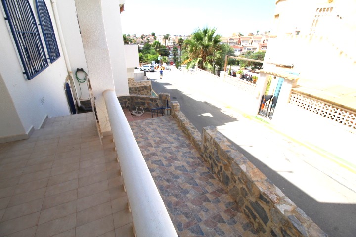 Bungalow bajo en Urbanización Blue Hill – Las Filipinas, Villamartín