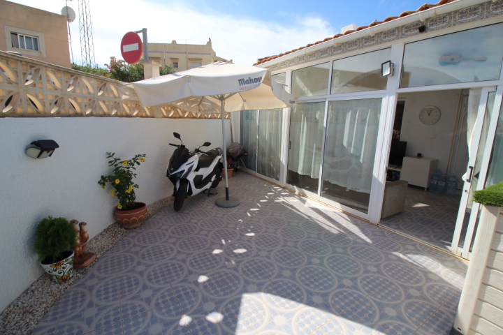 Villa til salg i Villamartín-Las Filipinas (Orihuela)