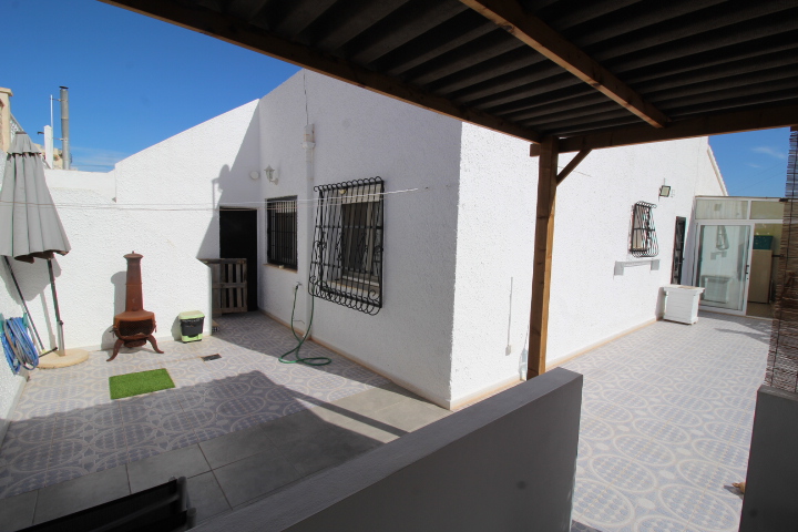 Villa til salg i Villamartín-Las Filipinas (Orihuela)