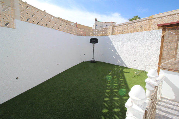 Villa til salg i Villamartín-Las Filipinas (Orihuela)