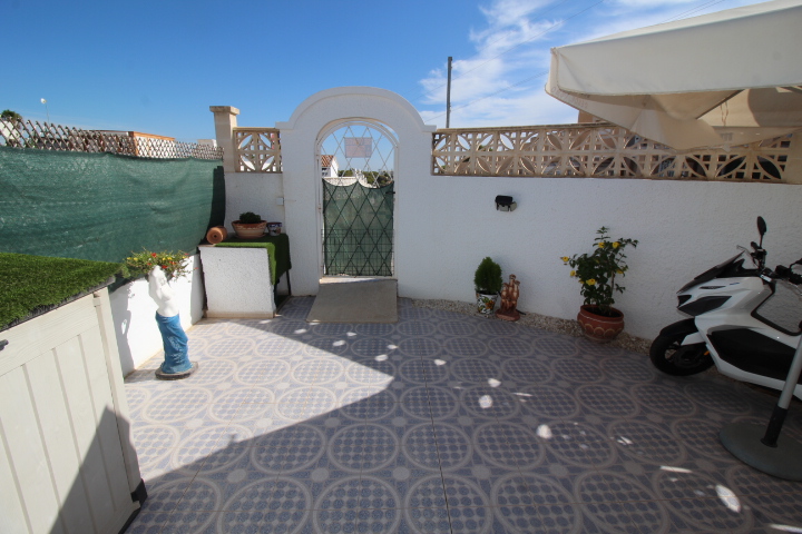 Villa til salg i Villamartín-Las Filipinas (Orihuela)