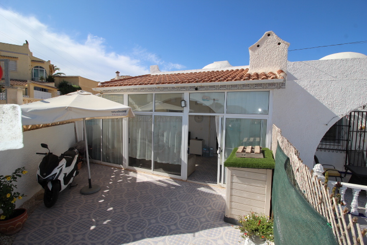Villa til salg i Villamartín-Las Filipinas (Orihuela)