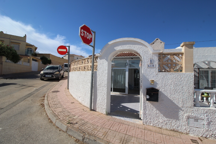 Villa til salg i Villamartín-Las Filipinas (Orihuela)