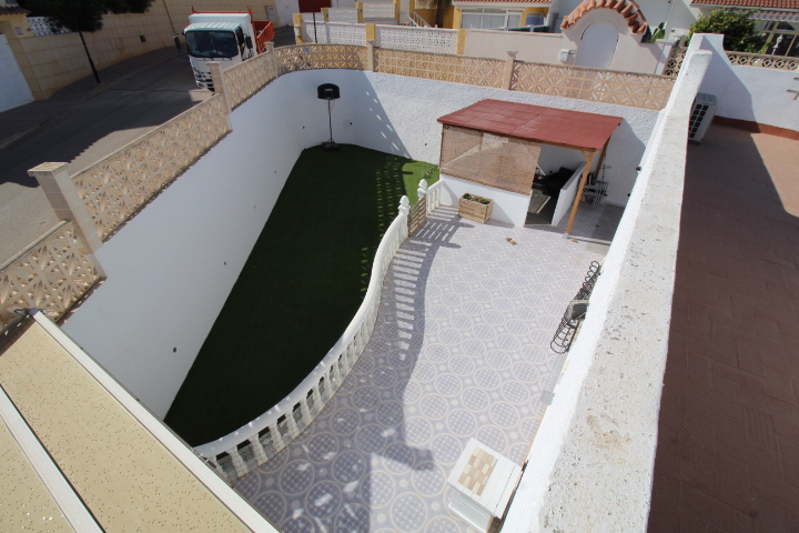 Villa til salg i Villamartín-Las Filipinas (Orihuela)