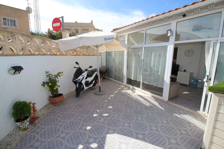 Villa til salg i Villamartín-Las Filipinas (Orihuela)